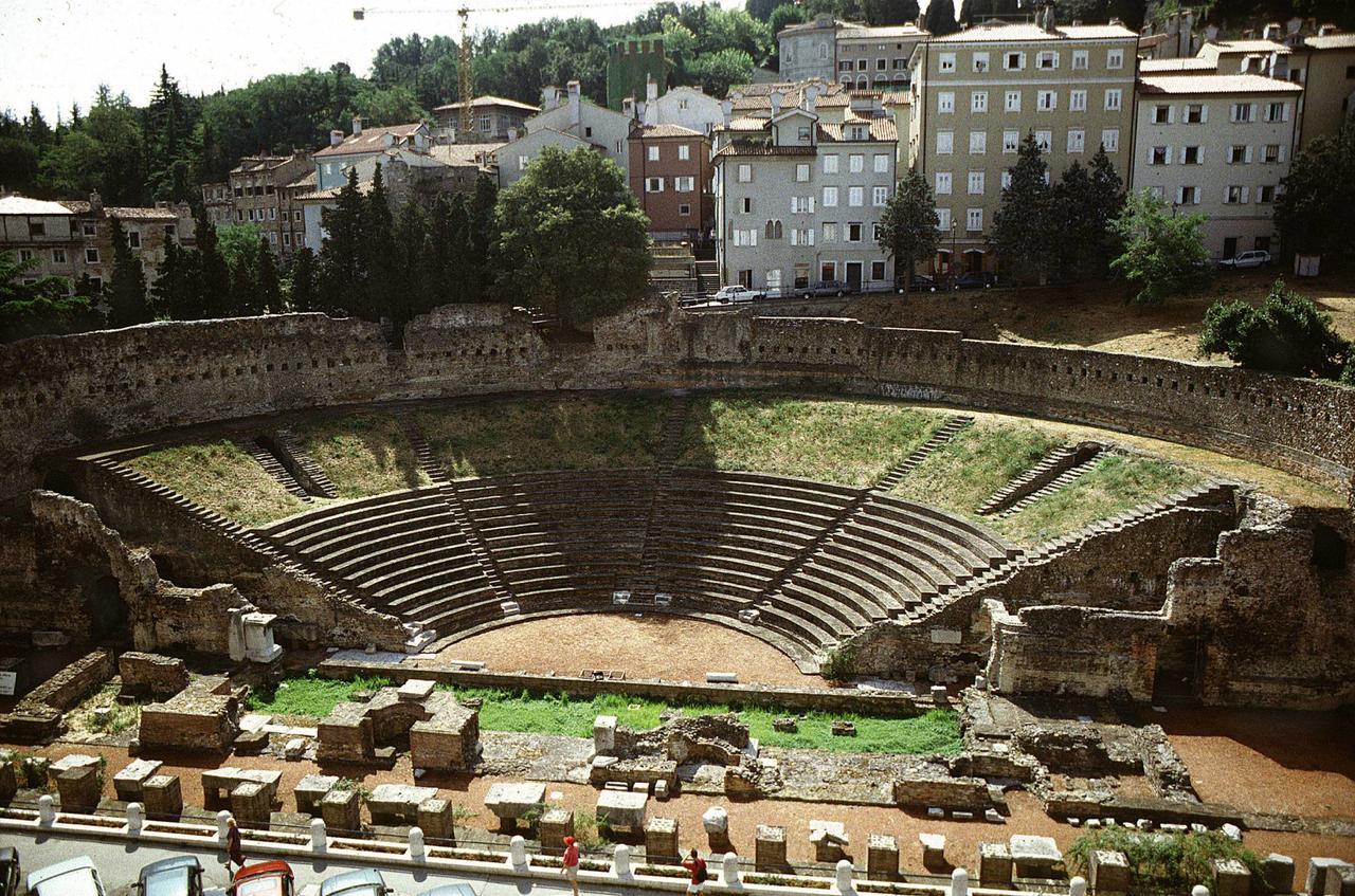Residence Teatro Romano Trieste Exterior photo